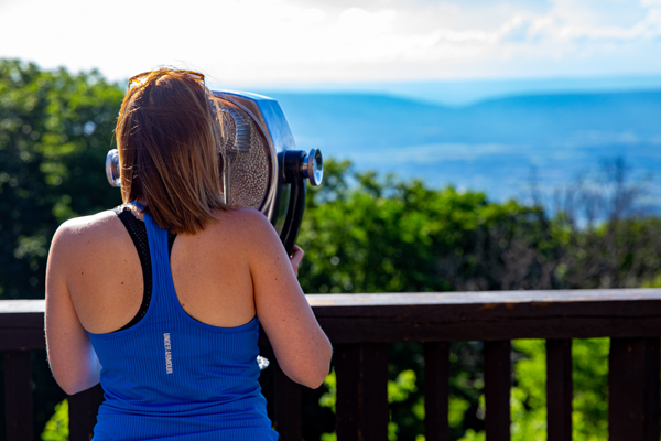 A guest at Big Meadows Lodge using a viewfinder to explore the landscape